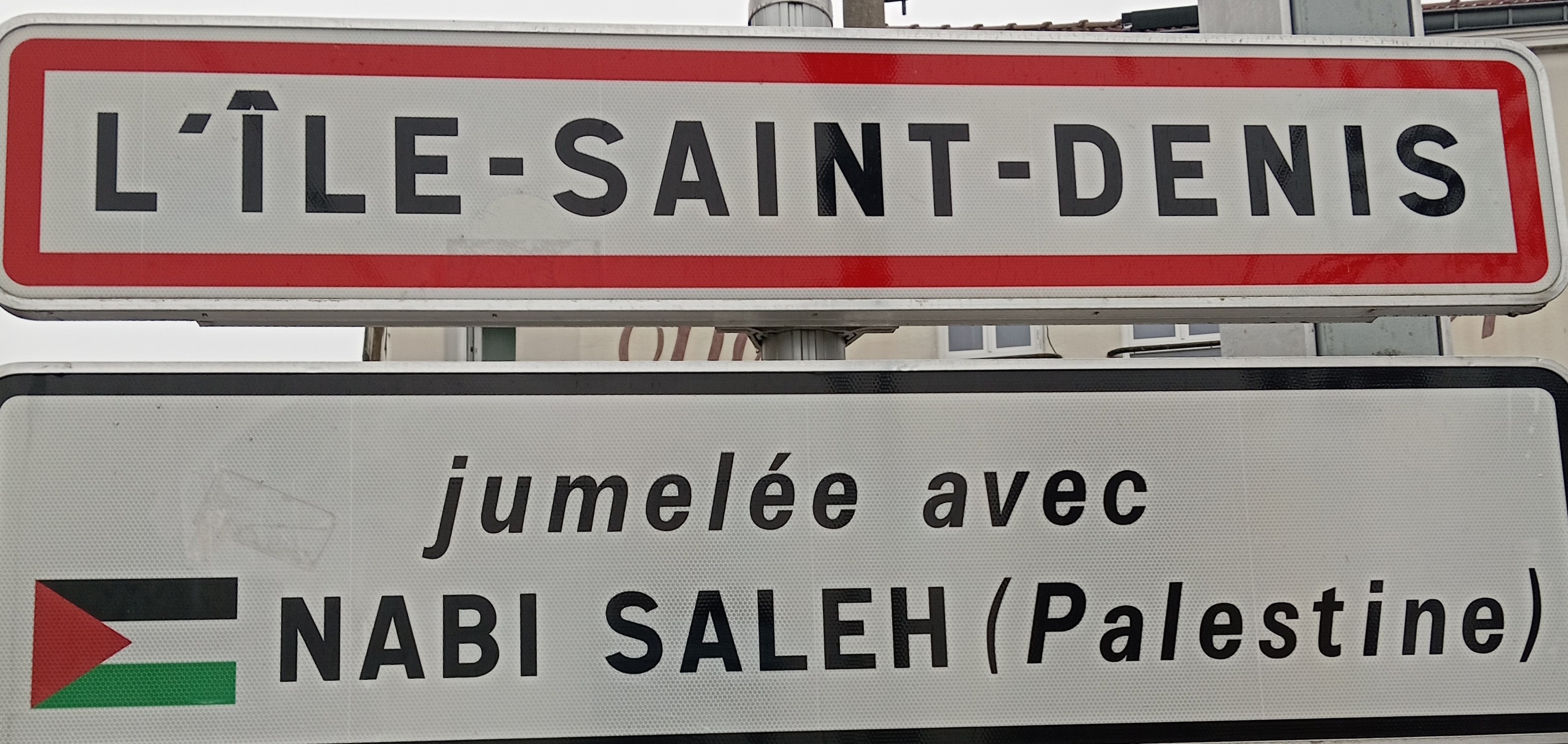 Quartier défavorisé


La société nous a conditionnés à survivre, mais pas à…