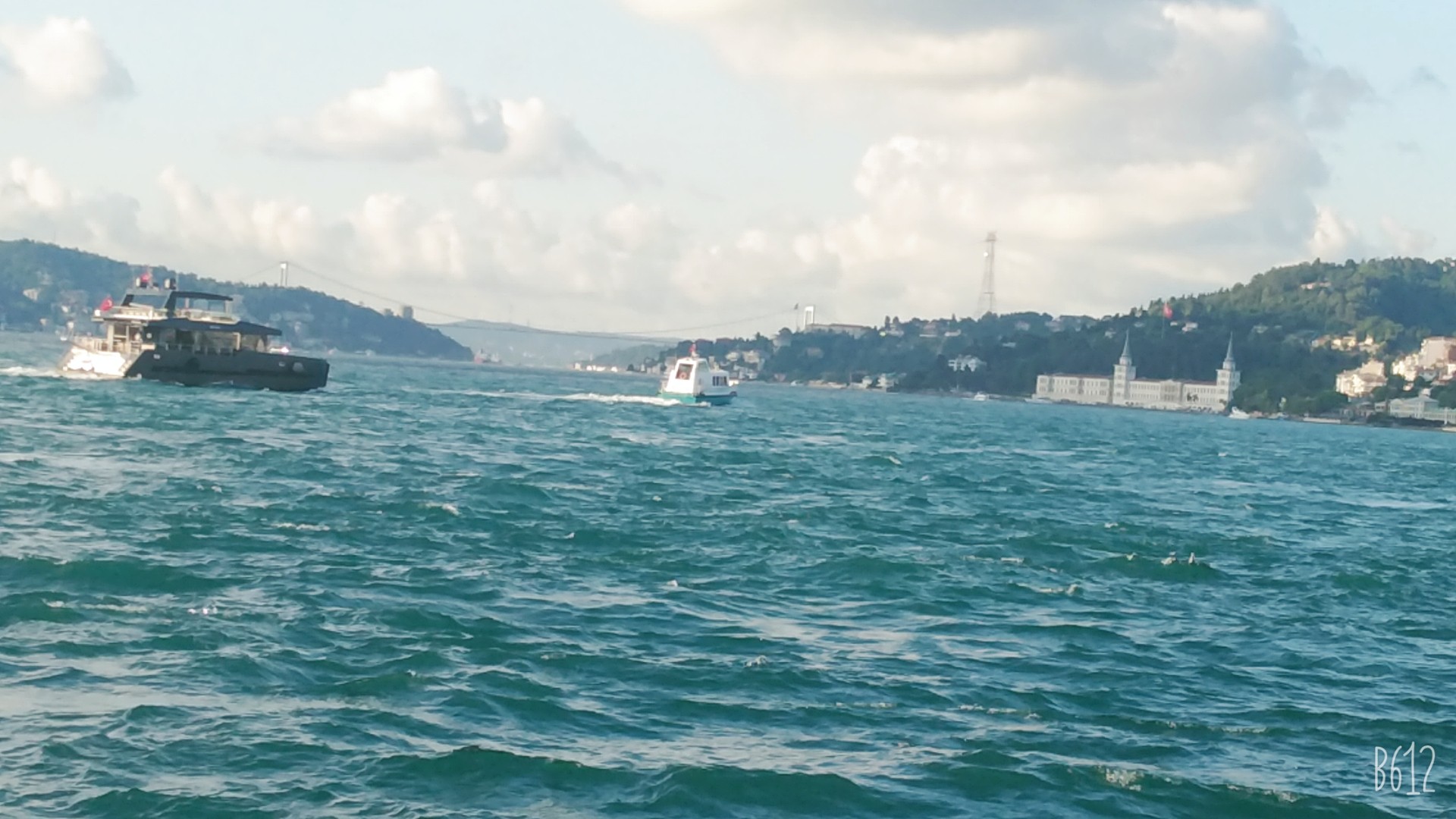 Suyun mavisinde kaybolup, içimdekileri denizin derinliklerinde yosun bağlamış…