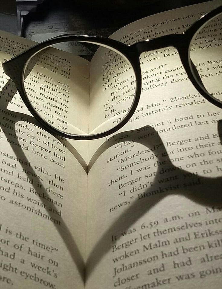 "MI AMOR TRAS LOS LENTES"

Mi amor lleva lentes que enmarcan su mirar,  
esos…