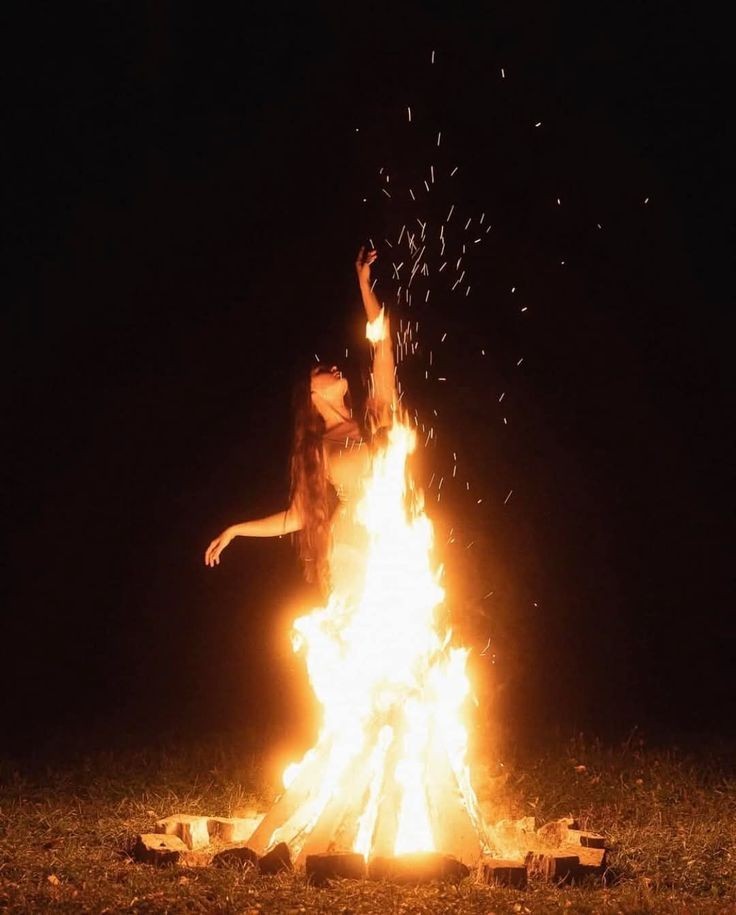 "MANIFIESTO"

Deséame, hazlo sin medida,
arde en mi fuego, entrégame tu…