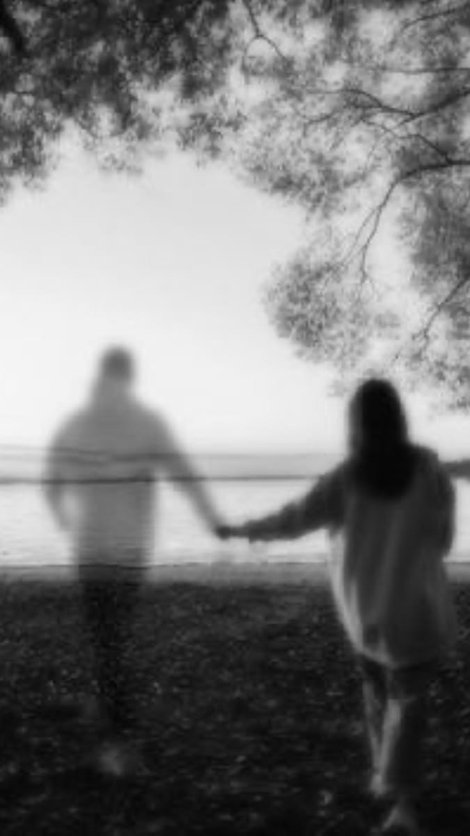 "SAUDADE" 

Hay una palabra que no tiene traducción
que se queda suspendida en…