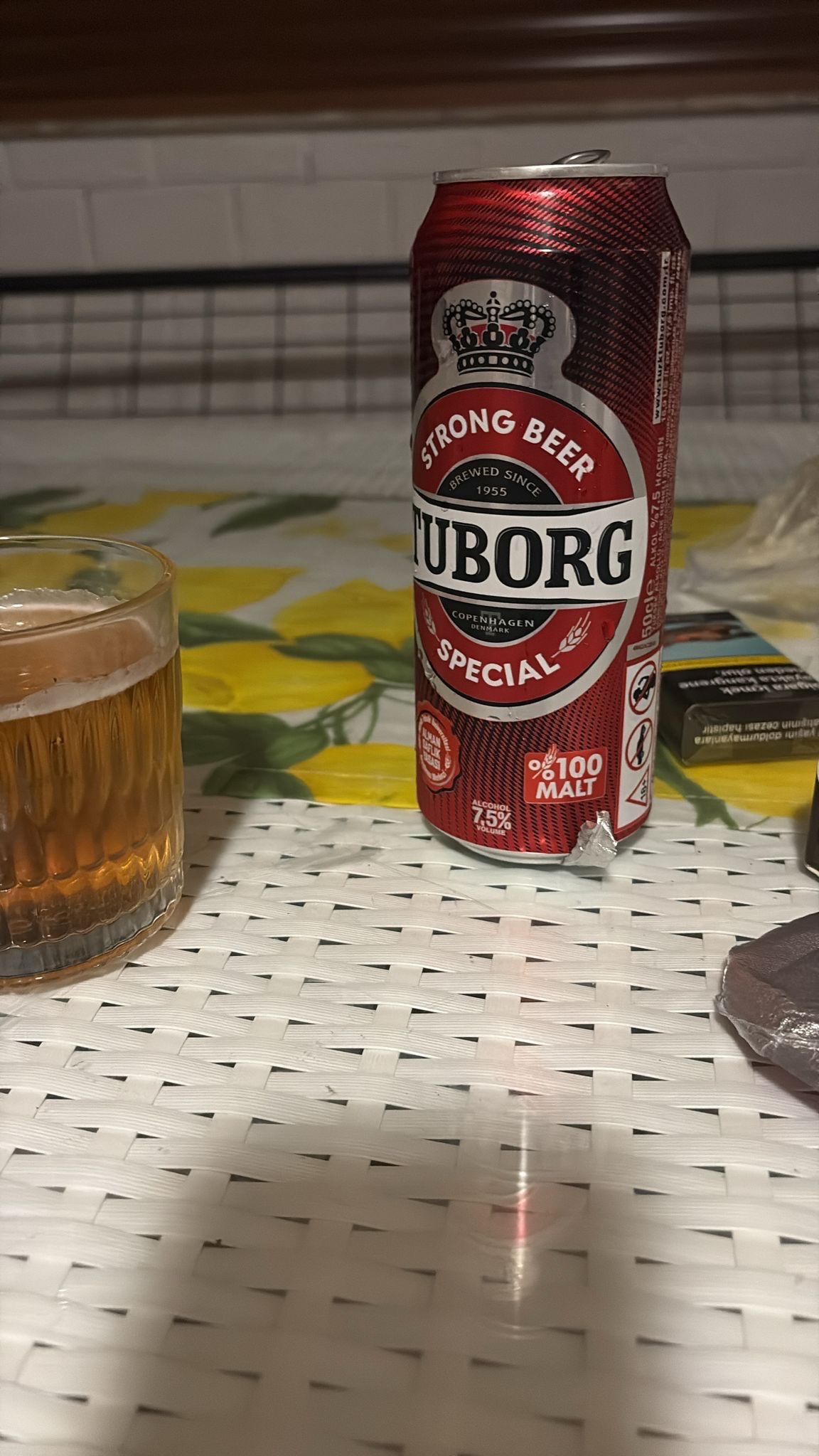 Derin bi boşluğun içinde kayboluyorum sanki beni içine çekiyolar.Uzaklaşmak…