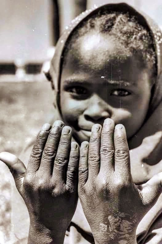 Famine


Avoir le ventre plein évite bien des chagrins.